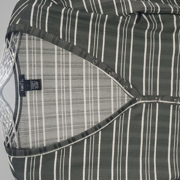 Rue 21 Lightweight Top Womens Sz Xl X-large Green White Striped Long Sleeve - Picture 3 of 6